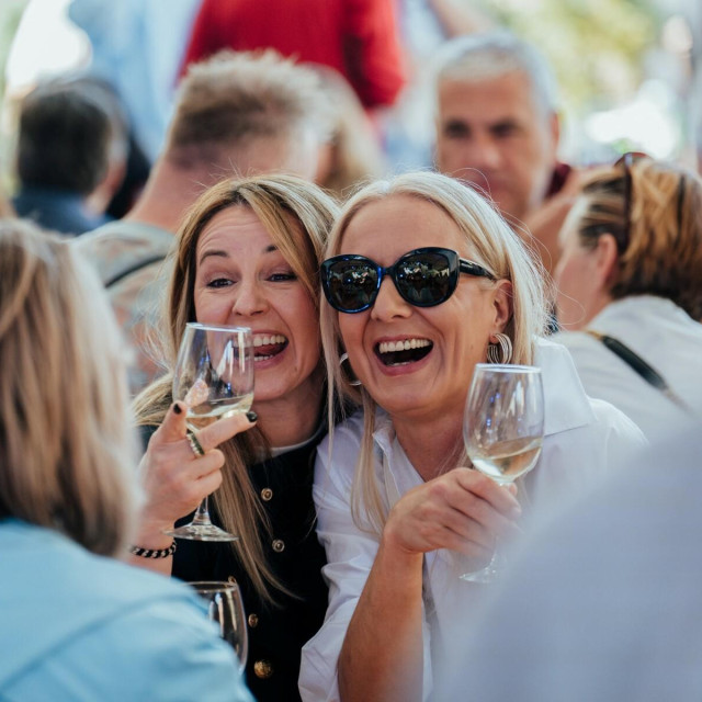 <p>Tuna sushi wine festival</p>