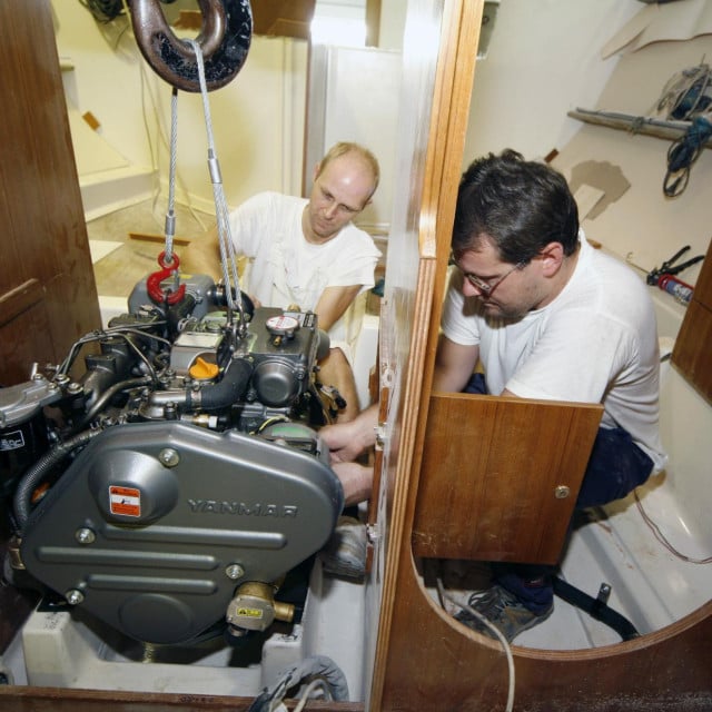<p>Zamjena motora je veliki projekt<br>
<br>
<br>
&nbsp;</p>