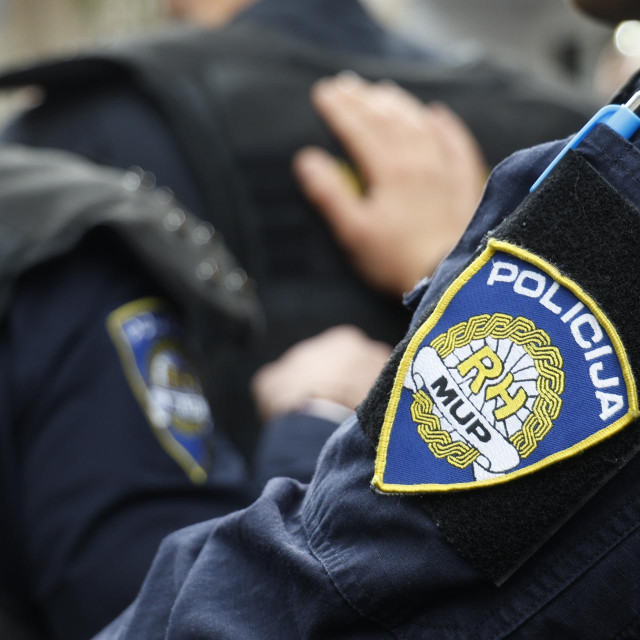 <p>policija</p>