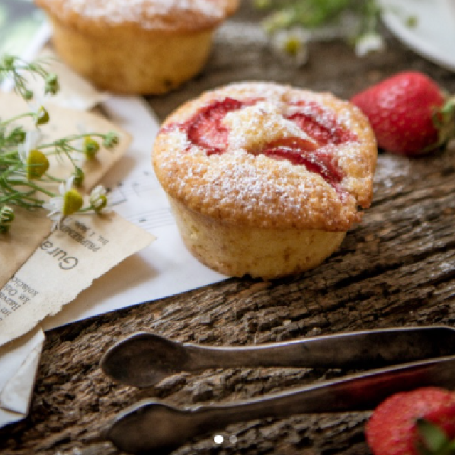 <p>Muffini od jagoda i kokosa</p>