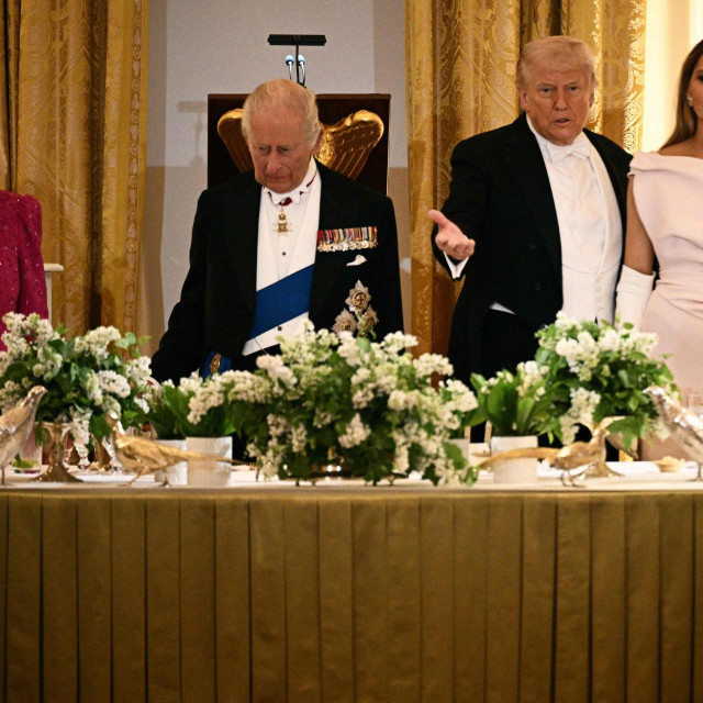 <p>US President Donald Trump and First Lady Melania Trump host Britain&lsquo;s King Charles III and Queen Camilla during a State Dinner in the East Room of the White House in Washington, DC, on April 28, 2026. (Photo by Brendan SMIALOWSKI/AFP)</p>