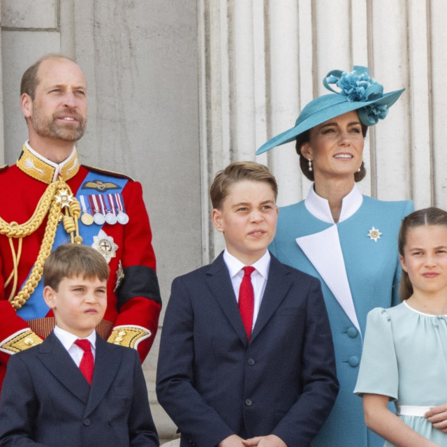 <p>London, UNITED KINGDOM - Members of the royal family stand on the balcony of Buckingham Palace during Trooping the Colour 2025. Trooping The Colour is a ceremonial parade celebrating the official birthday of the British Monarch.<br>
<br>
BACKGRID UK 14 JUNE 2025,Image: 1011039152, License: Rights-managed, Restrictions:, Model Release: no, Pictured: Prince William, Prince of Wales, Prince Louis, Prince George, Catherine, Princess of Wales and Princ, Credit line: Zak Hussein/BACKGRID/Backgrid UK/Profimedia</p>