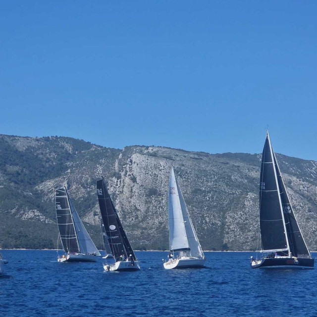 <p>Pai&scaron;ka regata</p>
