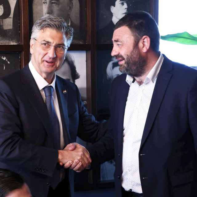 <p>Andrej Plenković, Bože Župić<br>
&nbsp;</p>