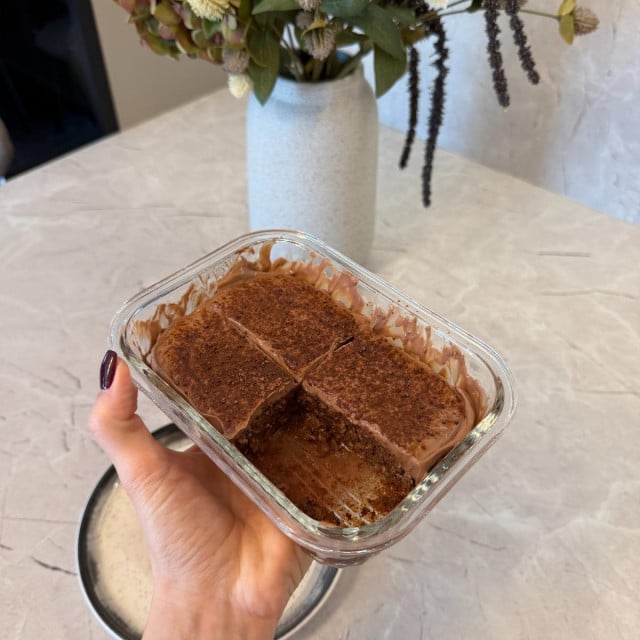 <p>&nbsp;čokoladna tortica</p>