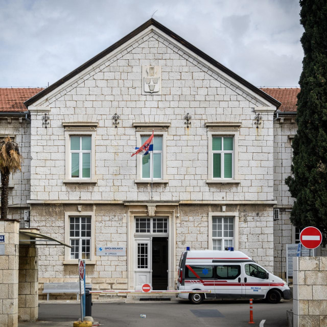 <p><br>
Zgrada Opce bolnice Sibensko kninske zupanije.</p>