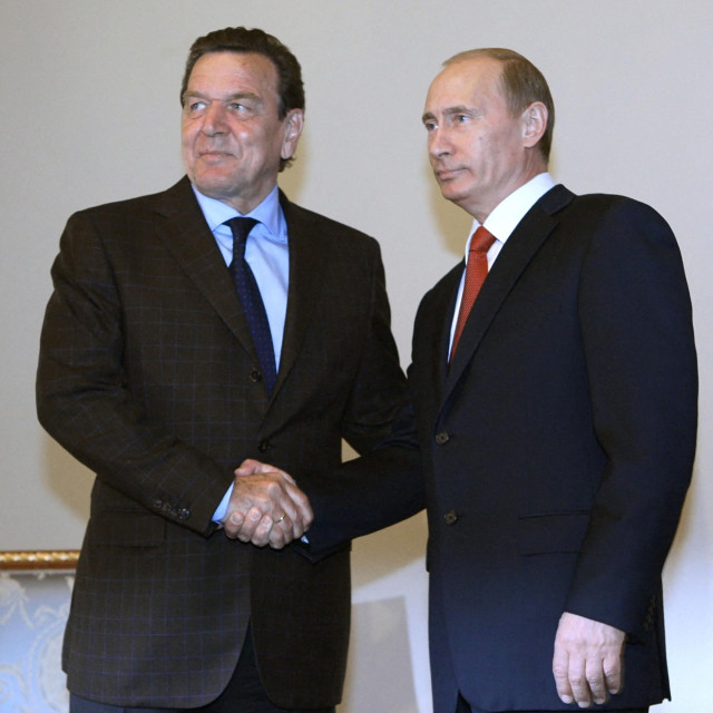 <p>Vladimir Putin i Gerhard Schroeder</p>