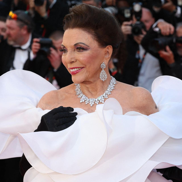 <p>Joan Collins&nbsp;</p>
