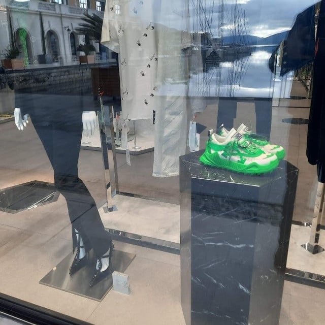 <p>Jedna od trgovina luksuznog brenda u Porto Montenegru u Tivtu</p>
