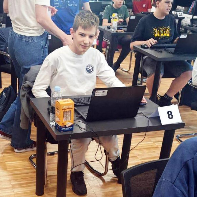 <p>Ivan &Scaron;imić izvrstan na Juniorskoj informatičkoj olimpijadi!</p>