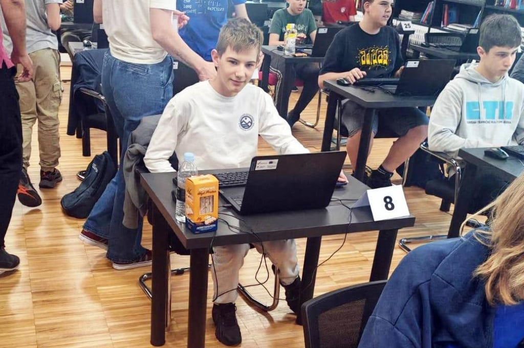 <p>Ivan &Scaron;imić izvrstan na Juniorskoj informatičkoj olimpijadi!</p>