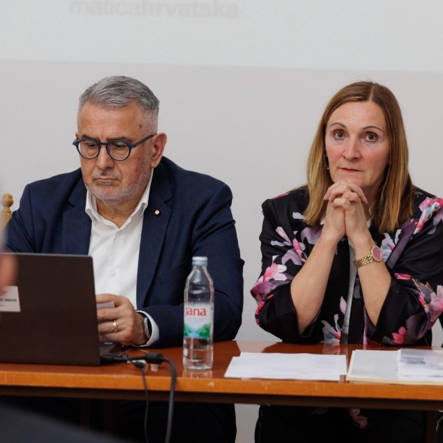 <p>Miro Radalj i Snježana &Scaron;etka na izbornoj skup&scaron;tini OMH u Splitu</p>