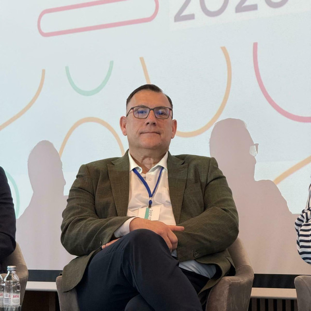 <p>Marijo Bekić, ravnatelj OB Dubrovnik, predava na Business Forumu</p>