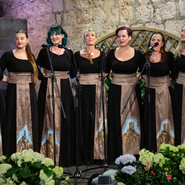 <p>Klapa Mirabela CZK</p>