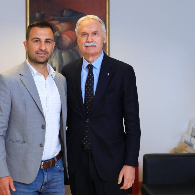 <p>Doc. dr. sc. Mi&scaron;o Jurčević i rektor Sveučili&scaron;ta u Splitu prof. dr. sc. Dragan Ljutić</p>