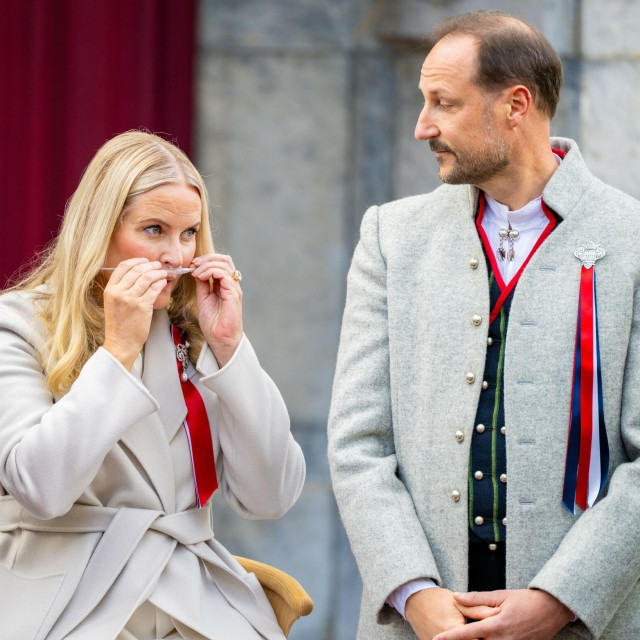<p>Princeza Mette-Marit&nbsp;i princ Haakon</p>