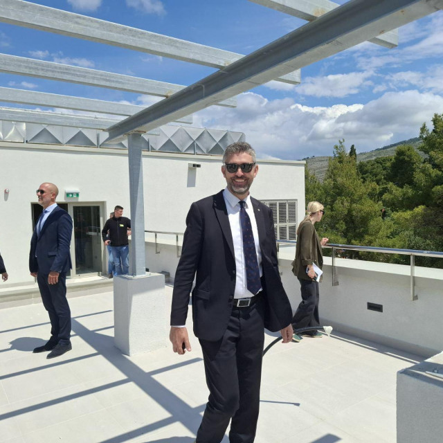 <p>Gradonačelnik Mato Franković sa suradnicima obi&scaron;ao je novi Centar za starije osobe u Dubrovniku</p>