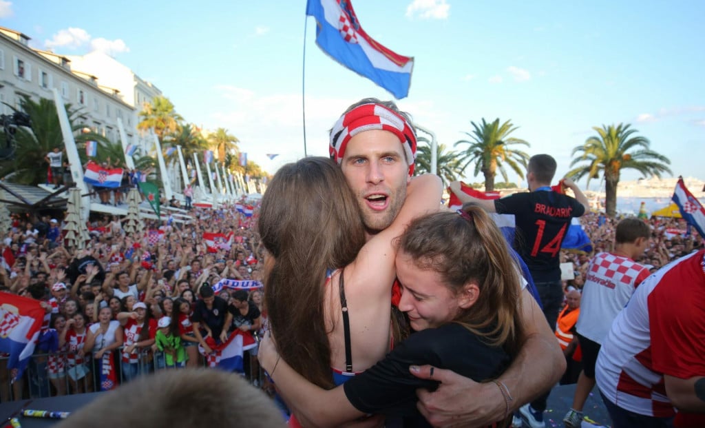 <p>Ivan Strinić na dočeku na splitskoj Rivi 17. srpnja 2018. godine kada je ujedno proslavio 31. rođendan</p>