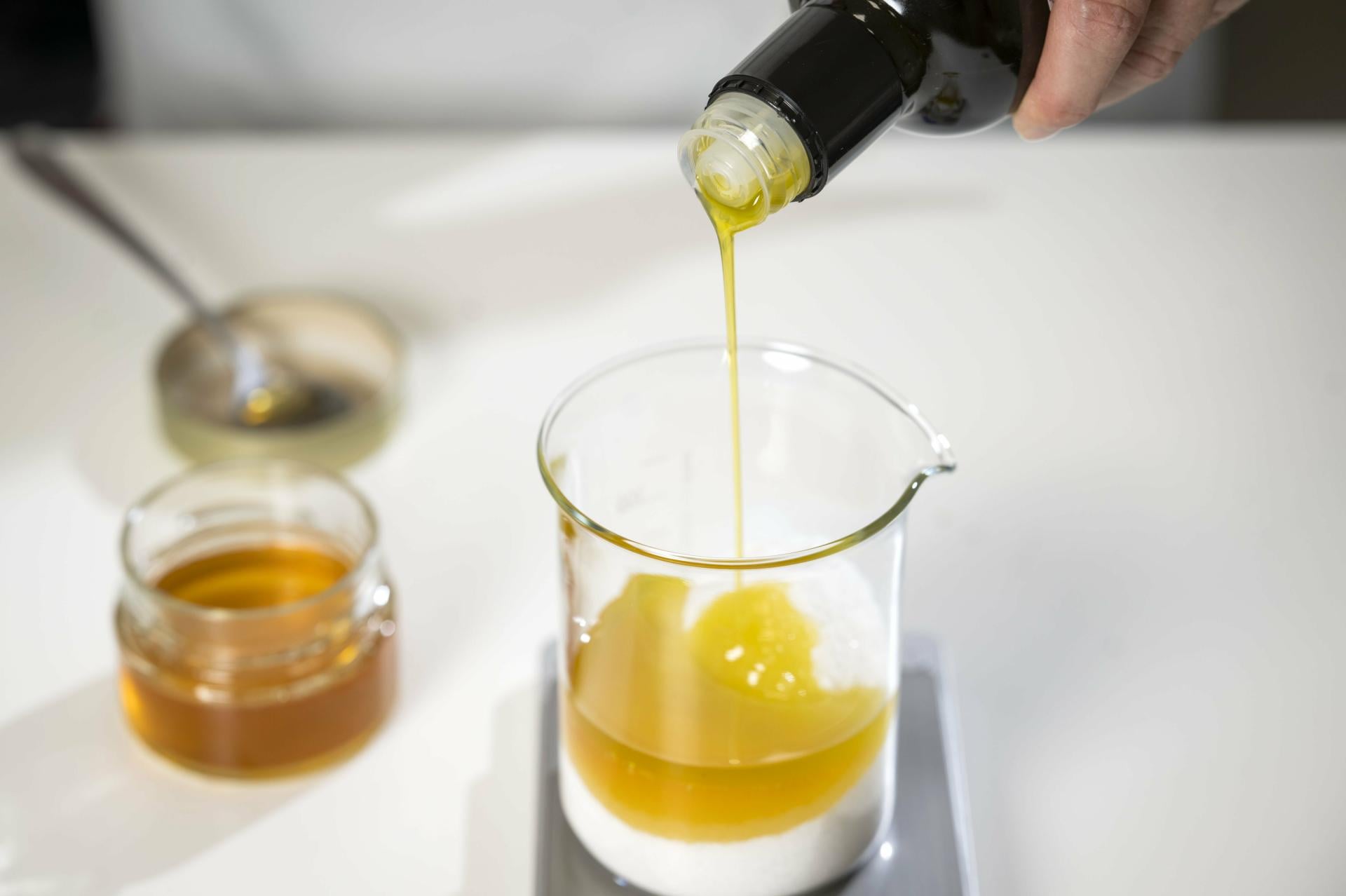 Imamo tajnu (i recept!) najsavršenijeg potpuno prirodnog pilinga za tijelo i stika za usne! Izrada je jednostavna, evo zašto birati prirodno
