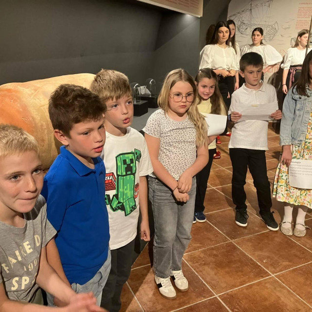 <p>Prezentacija &scaron;kolskog projekta Mali arheolo&scaron;ki laboratorij</p>
