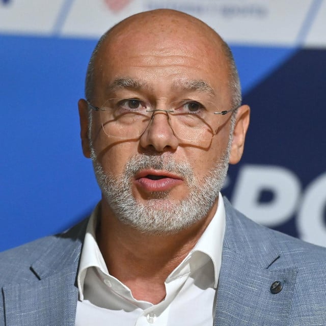 <p>Sini&scaron;a Krajač</p>