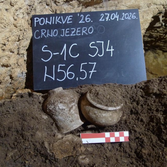 <p>U &scaron;pilji Crno jezero pronađena terakotna glava grčke kazali&scaron;ne maske</p>