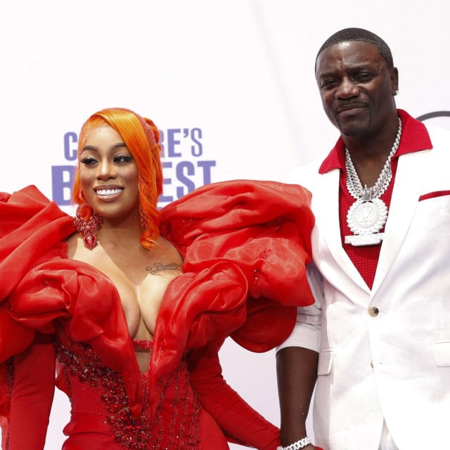 <p>Akon i supruga Tomeka&nbsp;</p>