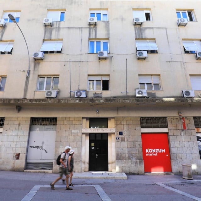 <p>Trži&scaron;na vrijednost nekretnina u vlasni&scaron;tvu &lsquo;Konstruktor-inženjeringa&rsquo; u stečaju iznosi vi&scaron;e od tri milijuna eura, od kojih je najvrjednija upravna zgrada u samom sredi&scaron;tu Splita</p>