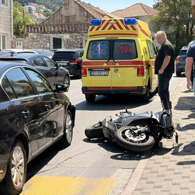<p>prometna nesreća ispred dubrovačkog suda</p>