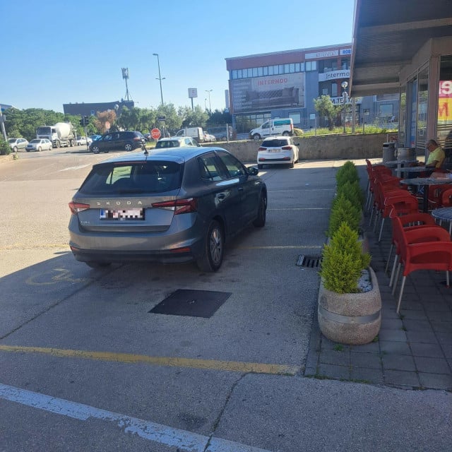 31800545