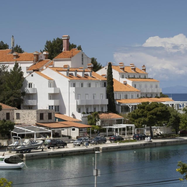 <p>Hotel Odisej u Pomeni ovo će ljeto &lsquo;prespavati&lsquo; zbog odlaska u obnovu</p>