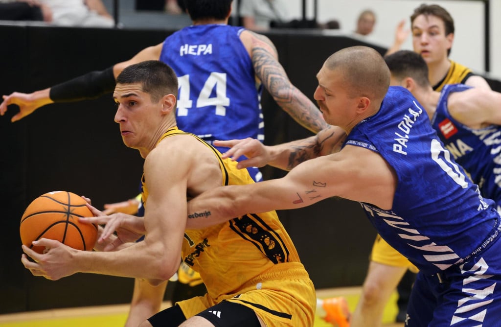 <p>Okr&scaron;aj Sikirića (Split) i Palokaja (Cibona)</p>