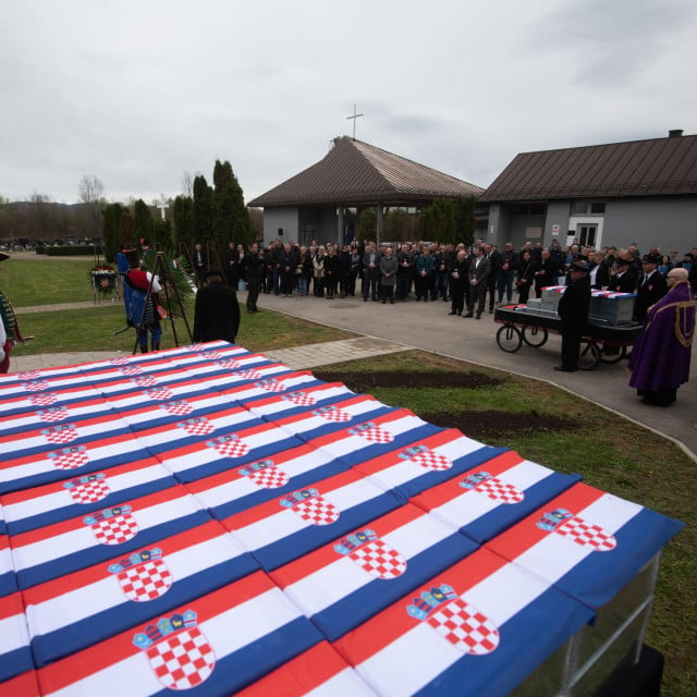 <p>Ne fali nam palih pripadnika poražene vojske. A ako nam potonjih jednog&nbsp;dana i uzmanjka, njihove kosti uvijek iznova možemo preslagivati</p>