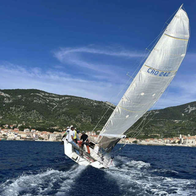 <p>Komi&scaron;ka regata</p>