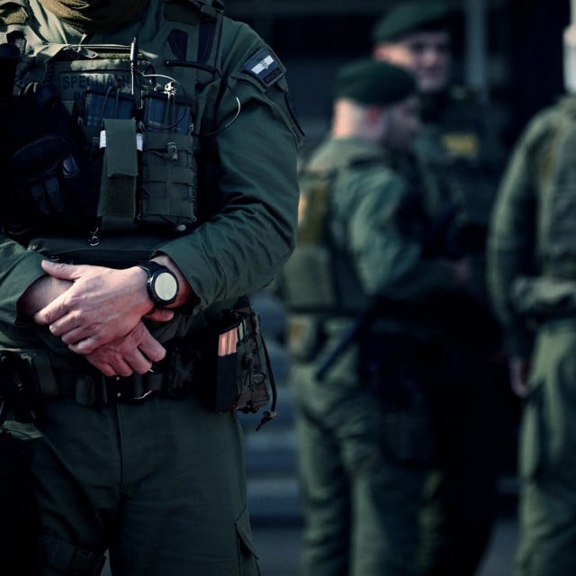 <p>Pripadnici Interventne policije u Splitu su prona&scaron;li i uhitili 36-godi&scaron;njeg državljanina Poljske za kojim je Savezna Republika Njemačka raspisala europski uhidbeni nalog</p>