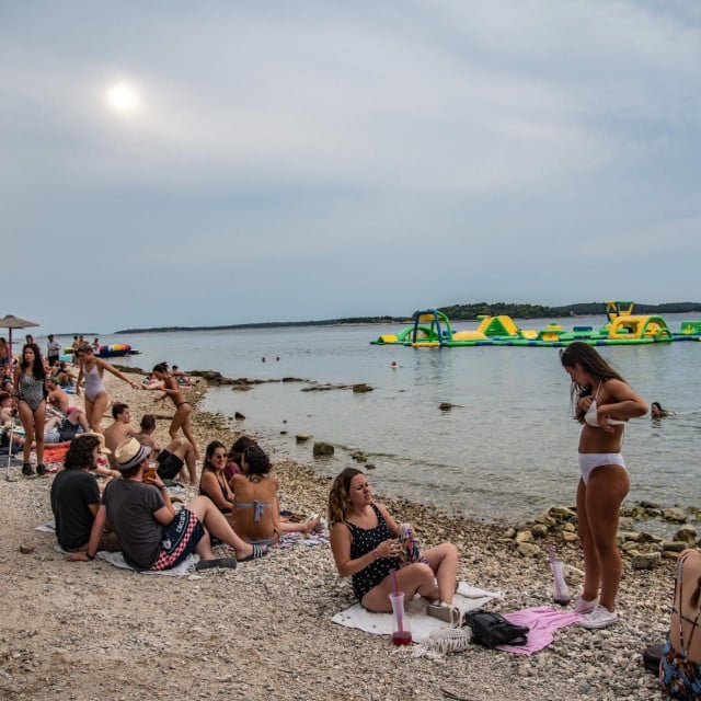<p>Austrijska turistkinja neugodno se iznenadila na plaži u Istri (ilustracija)&nbsp;</p>