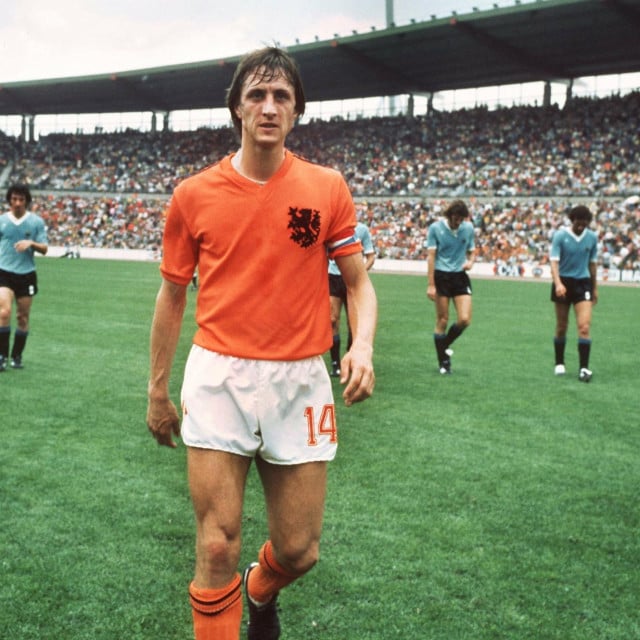 <p>Cruyff s kapetanskom vrpcom na SP-u 1974.</p>