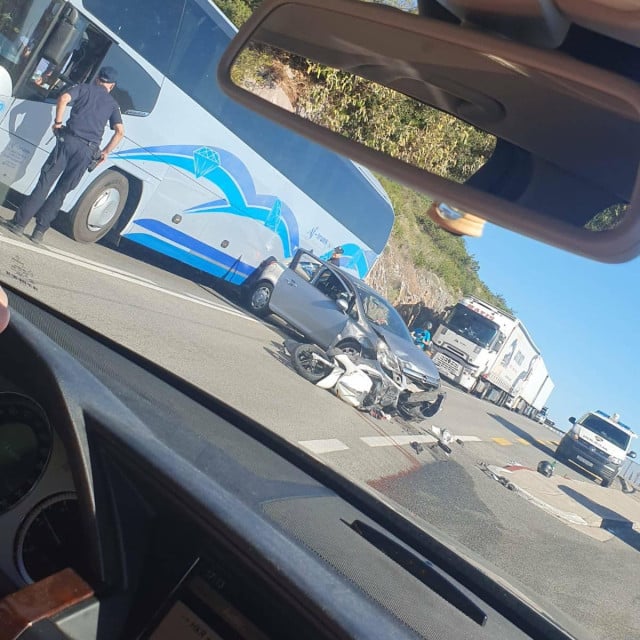 <p>Na magistrali kod hotela Adria sudar motocikla i osobnog vozila</p>