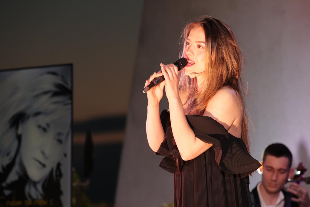 <p>Ur&scaron;ula Najev na predstavljanju &scaron;este sezone kazali&scaron;nog festivala &rdquo;Teatar uz more&rdquo;</p>