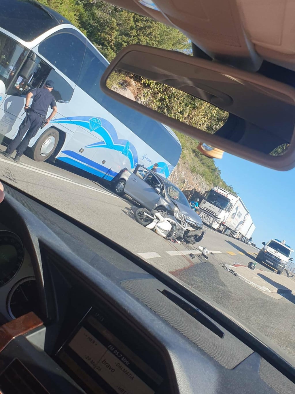 <p>Na magistrali kod hotela Adria sudar motocikla i osobnog vozila</p>