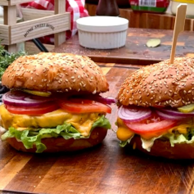 <p>Domaći burgeri</p>