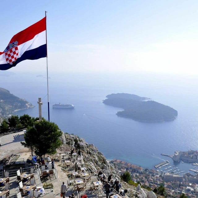 <p>Hrvatska trobojnica na Srđu</p>