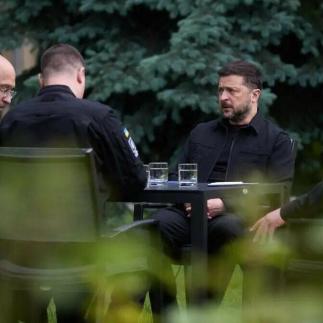 <p>Zelenski, &Scaron;mihal, Umerov i Budanov. Fotografiju je objavio ukrajinski predsjednik<br>
<br>
&nbsp;</p>