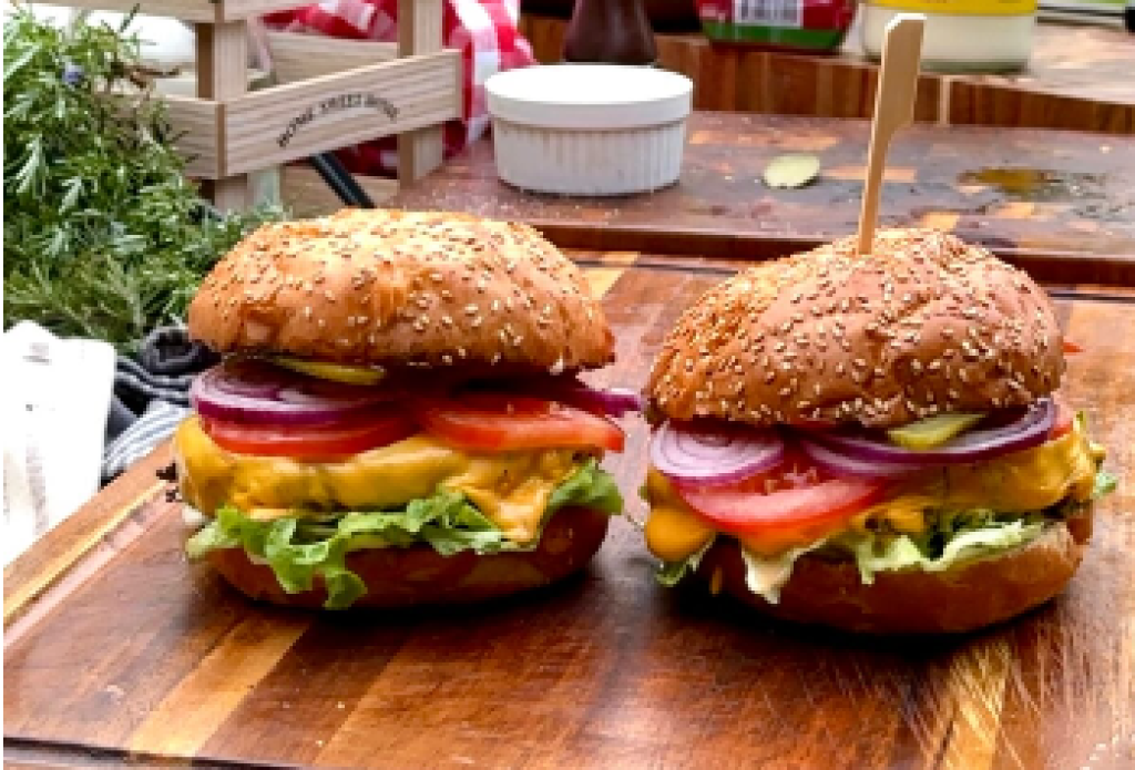 <p>Domaći burgeri</p>