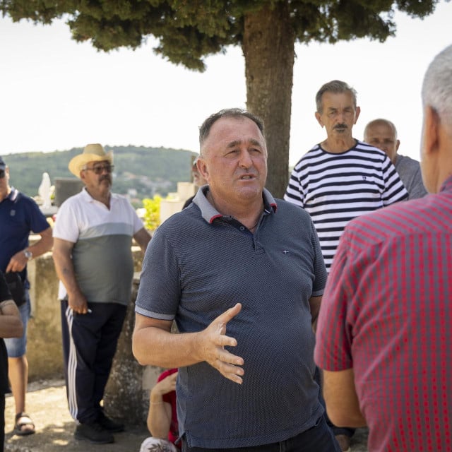 <p>Načelnik Ante Mamut u razgovoru s reporterom Slobodne Dalmacije</p>