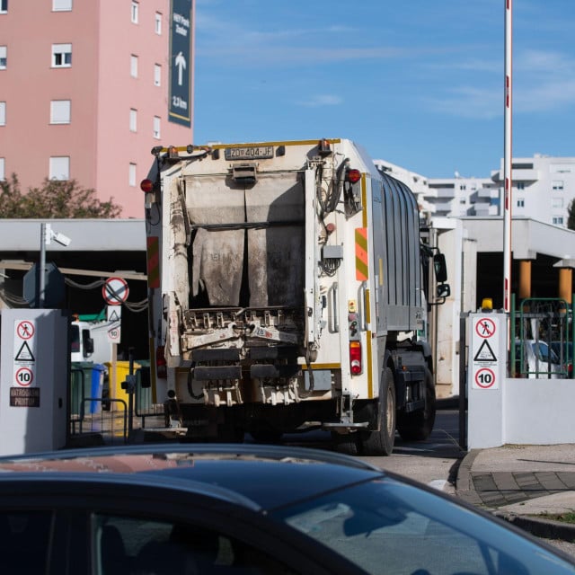 28316492