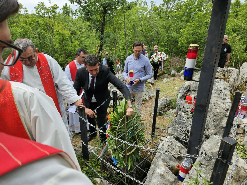 <p>Markovića jama</p>