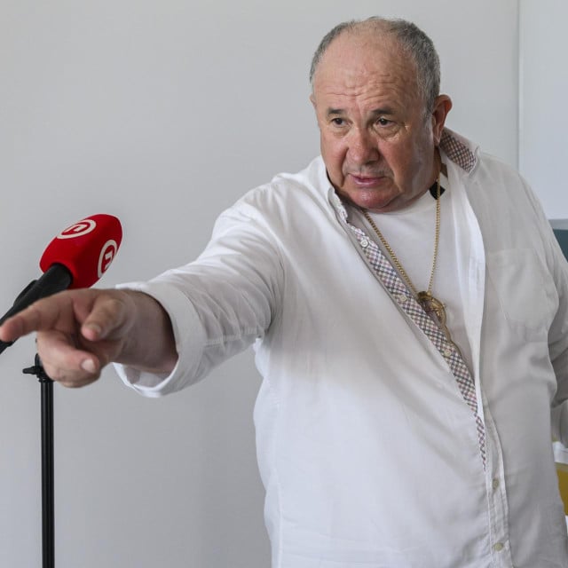 <p>Željko Kerum na dana&scaron;njoj presici na Žnjanu</p>