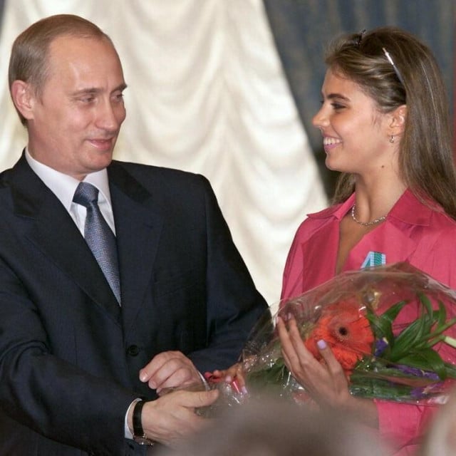 <p>&nbsp;Putin i Alina Kabajeva 2001. godine&nbsp;</p>