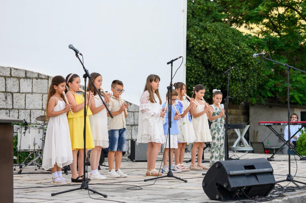 <p>Dubrovnik, 020626. Prva vecer Zavrsnog Foruma mladih Grada Dubrovnika u Ljetnom kinu Slavica u organizaciji Centra za djecu, mlade i obitelj Dubrovnik i Grada Dubrovnika, u suradnji s Kinematografima Dubrovnik te brojnim skolama i udrugama.